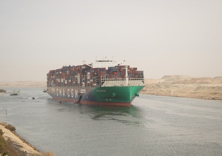 قناة السويس تلغي حافز الـ15% لسفن الحاويات ذات الحمولة 130 ألف طن