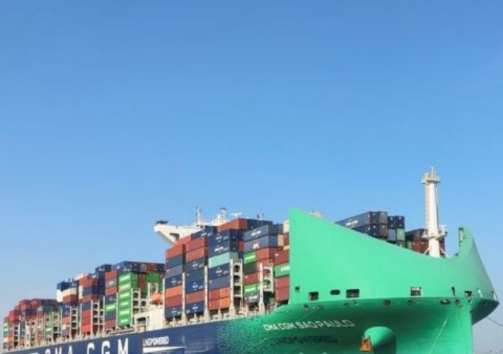 ميناء الإسكندرية يبحث مع مكاتب النقل وضع حلول جذرية لدخول وخروج الشاحنات