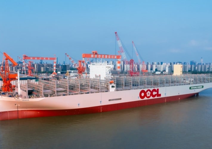 شركة OOCL تُدشّن ثاني سفنها العملاقة العاملة بالميثانول المزدوج بسعة 24 ألف حاوية