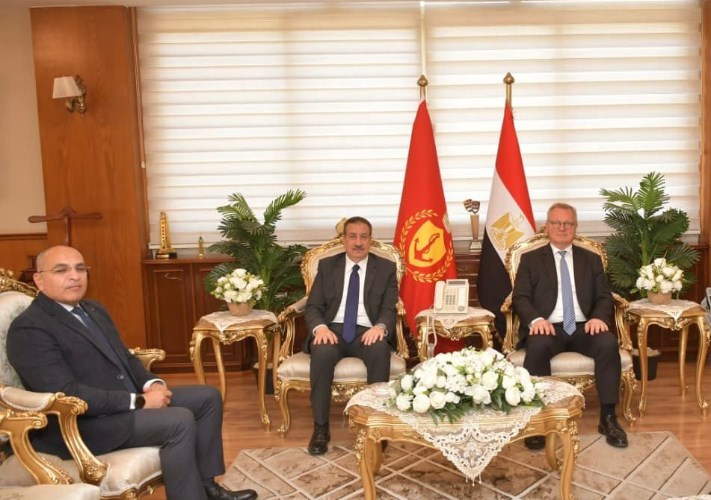 محافظ بورسعيد يبحث مع رئيس شركة قناة السويس للحاويات سبل تعزيز الإستثمارات